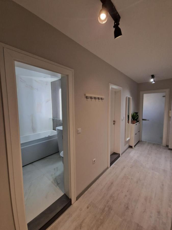 Marsselis Luxe Port Apartment Varna Exterior foto