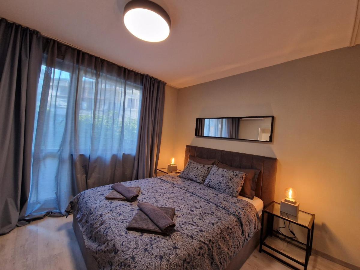 Marsselis Luxe Port Apartment Varna Exterior foto