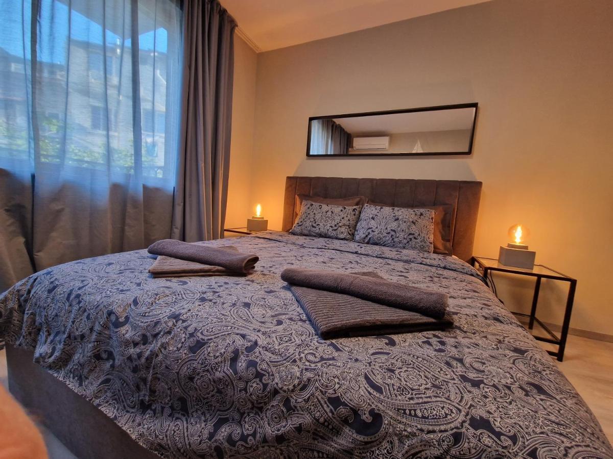 Marsselis Luxe Port Apartment Varna Exterior foto