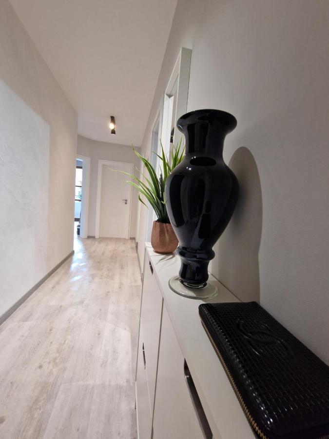 Marsselis Luxe Port Apartment Varna Exterior foto