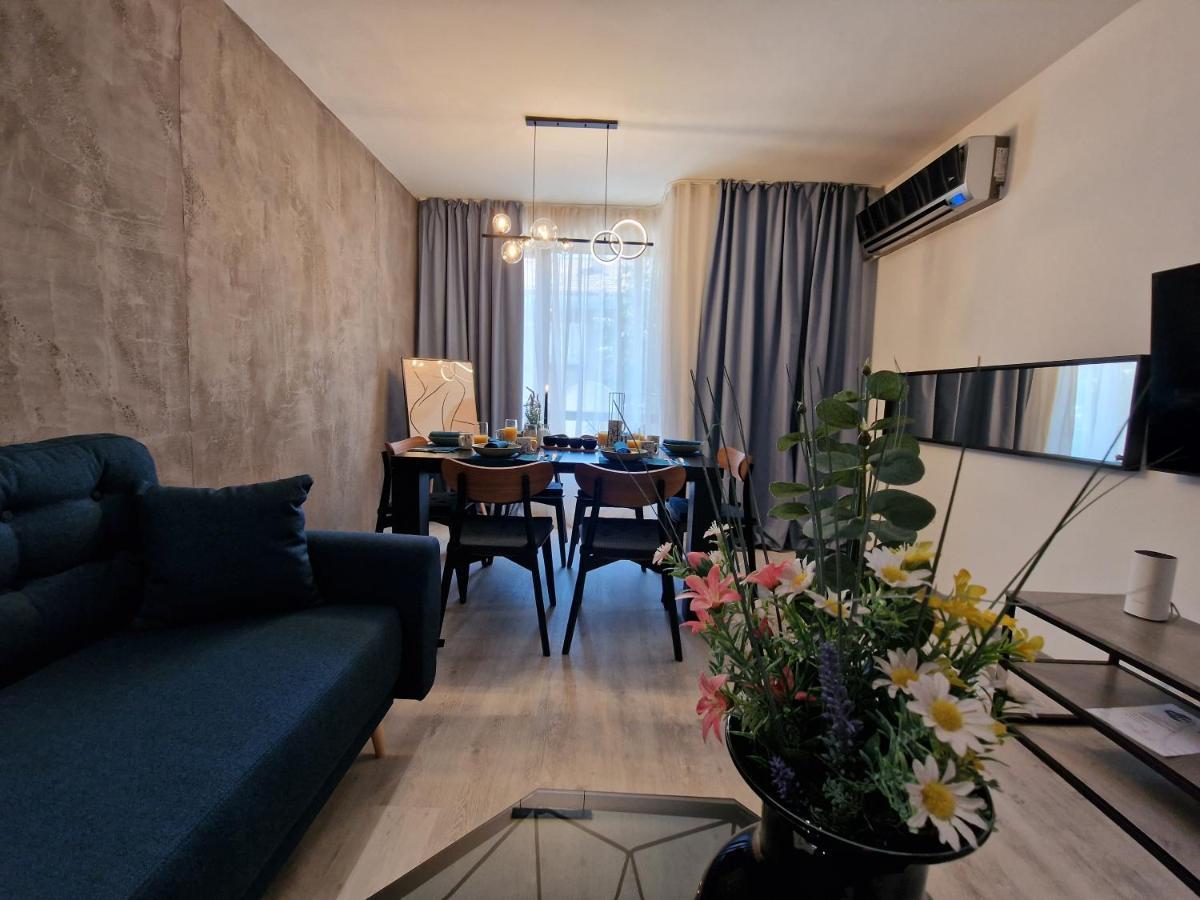Marsselis Luxe Port Apartment Varna Exterior foto